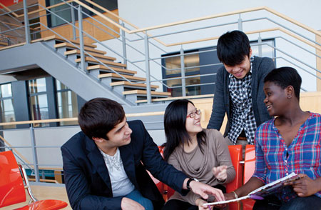 LÝ DO NÊN SỐNG CHUNG VỚI GIA ĐÌNH BẢN XỨ 4 Bellerbys-College-T10.13-dda59